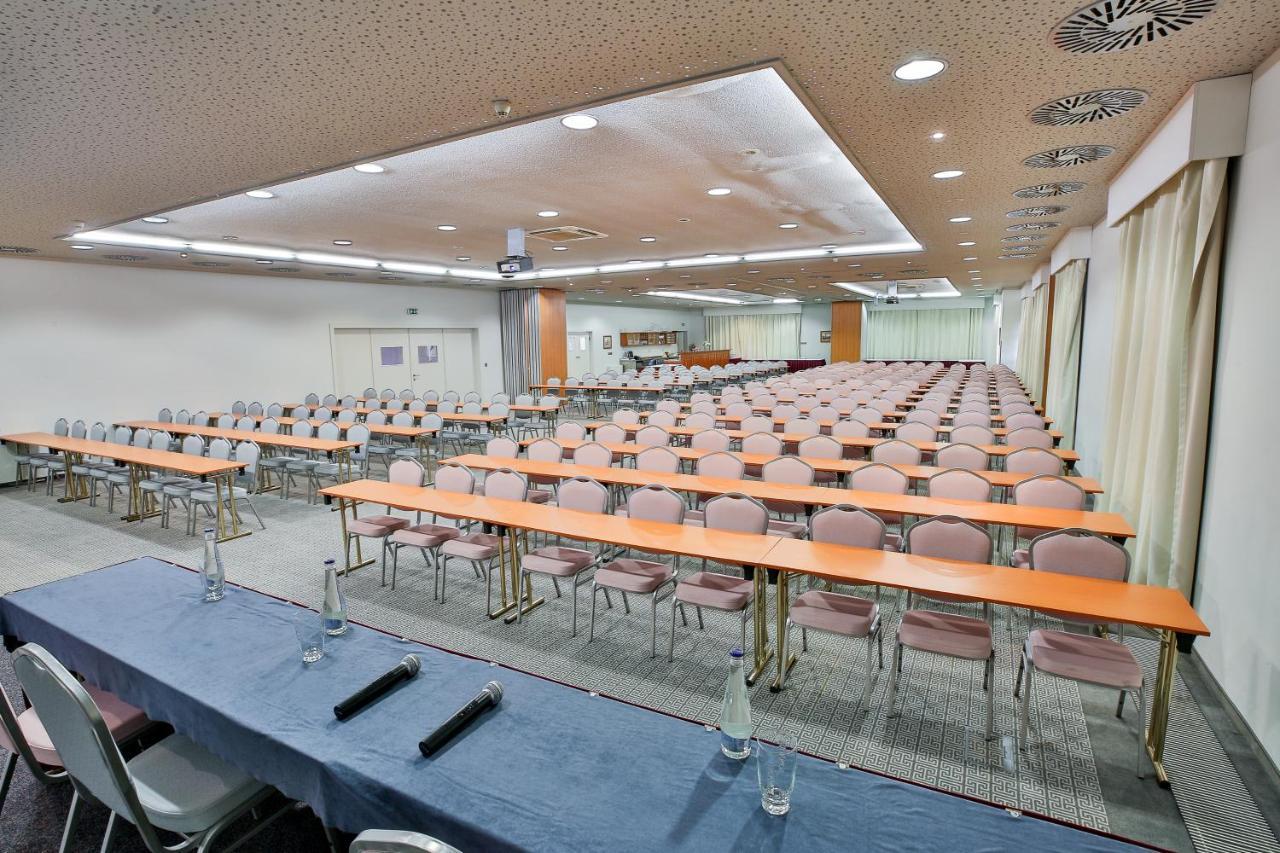 Lh Hotel Dvorak Tabor Congress & Wellness Dış mekan fotoğraf