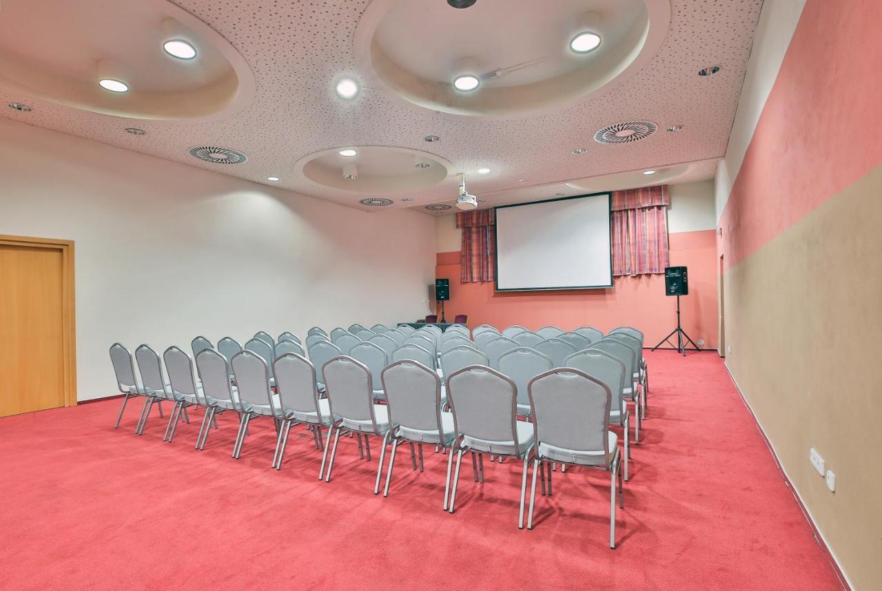 Lh Hotel Dvorak Tabor Congress & Wellness Dış mekan fotoğraf